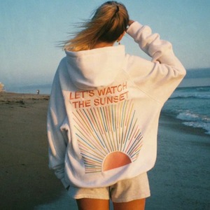 Sweat-shirt à capuche oversize pour femme, noir, imprimé Forever Chasing Sunsets, épaules tombantes, manches longues, en coton tricoté, vêtement d'été - Product Image 2