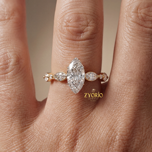 แหวนหมั้นและแหวนแต่งงานเพชรทรงมาร์คีส์ 0.82 กะรัต พร้อมเพชรทรงมาร์คีส์และทรงกลมด้านข้าง เงินแท้ 925 - Product Image 3