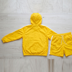 ชุดเซ็ตเสื้อแจ็คเก็ตมีฮู้ดสีเหลือง Regal Three พร้อมกางเกงขาสั้นกันฝน แบบ OEM แขนยาว ซิปหน้า ชุดกันลมสำหรับฤดูร้อน สำหรับผู้ชาย - Product Image 2