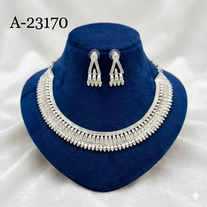 MOLL JEWELLERS - Juego de Joyería de Lujo Vintage para Mujer, Chapado en Oro de 24K, Diseño de Perlas y Símbolo de la Paz (Collar y Aretes), para Bodas y Fiestas - Product Image 6