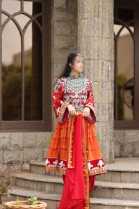 Vestido Tradicional Afgano Kuchi Rojo con Bordado Tribal Multicolor Hecho a Mano y Trabajo con Espejos, Estilo Imperio, Corte A, Maxi - Product Image 2