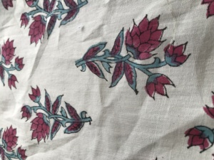 Tela 100% algodón estampada a mano con diseño de loto rosa Buti |   Fabricante Textil Mayorista de Jaipur - Product Image 3