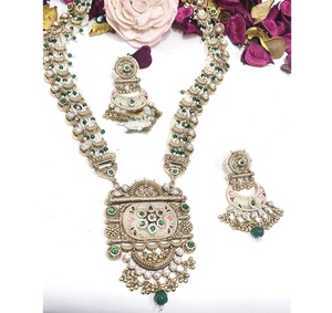 Ensemble collier et boucles d'oreilles en laiton plaqué or de qualité supérieure avec longues pierres de moissanite pour femmes, idéal pour les mariages et les occasions festives - Product Image 1