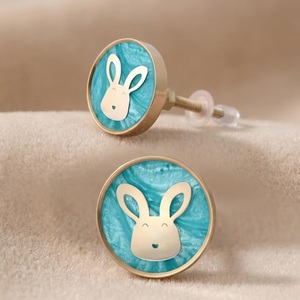 Poignée de tiroir pour enfant en bois, laiton et corne d'os, motif lapin, design marbre bleu, écologique, durable, moderne, installation facile - Product Image 3