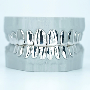 Fábrica personalizada 1-10 Top 1-10 Fondo Real S925 Plata 10K 14K 18K Sólido Lleno Oro Liso Grillz - Product Image 3