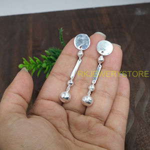 Pendientes Minimalistas de Plata 925 con Bola Colgante para Mujer, Pendientes Geométricos con Cuentas Colgantes, Joyería Moderna Hecha a Mano, Regalo para Ella - Product Image 3