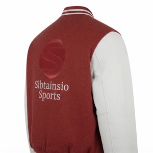 Blouson universitaire rouge et blanc brodé, style bomber, avec manches en cuir contrastant et col et poignets en tricot côtelé rayé – Vente en gros - Product Image 4