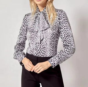 เสื้อเชิ้ตแขนยาวลายเสือดาวสีดำขาวสำหรับผู้หญิง คอผูกเชือก เป็นมิตรกับสิ่งแวดล้อม ซับเหงื่อได้ดี - Product Image 6