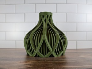 Jarrón Verde Geométrico Moderno para Decoración de Mesa, Acabado Mate, Estilo Cerámico, 8-16 Pulgadas, Diseño Minimalista - Product Image 2