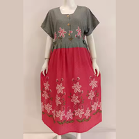 Vestido Diario Sencillo de la SERIE CHIBI de Chrysanta Indonesia, Daster Tradicional con Motivo Floral, Cuello Cuadrado, Largo Midi