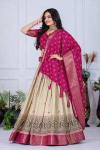 Présentation de notre dernière collection de lehenga en tissu Lichi lourd avec bordure jacquard. - Product Image 4