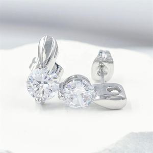 2024 dernières boucles d'oreilles en zircone blanche à la mode Zircon blanc comme matériau en laiton de pierre principale pour la fête - Product Image 1