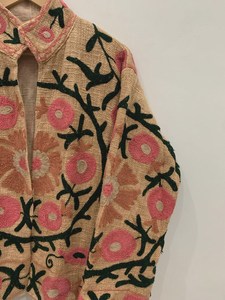 Chaqueta de algodón Suzani bordada a mano para mujer, estilo bohemio chic étnico, ropa de invierno, abrigo tipo cárdigan con frente abierto. - Product Image 4