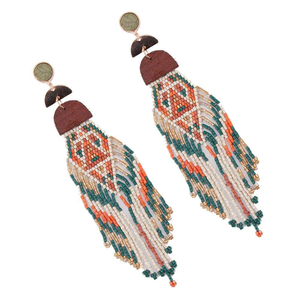 Boucles d'oreilles à pampilles faites à la main, semi-rondes, en copeaux de bois et perles de millet, style défilé, par MD HANDICRAFTS - Product Image 6