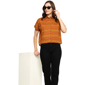 Camisa de algodón extragrande para mujer, moderna, multicolor, con estampado en zigzag, diseñada con cuello de camisa y mangas cortas para uso casual. - Product Image 1