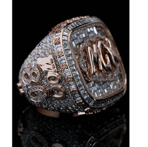 Anillo de Campeonato Personalizado de Plata de Ley 925 con Moissanita de Corte Brillante VVS Color D y Engaste Pavé, Estilo Hip Hop para Ganadores - Product Image 1
