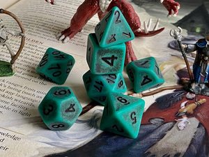 Ensemble de 7 dés de jeu D&D en corne de buffle, faits à la main, écologiques, modernes, de haute qualité, taille précise, design vert, 10 faces - Product Image 5