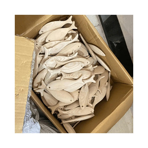 El pez de madera es una representación de la resiliencia, la humildad y la tenacidad, recordando a las personas de las luchas que han tenido que afrontar. - Product Image 5