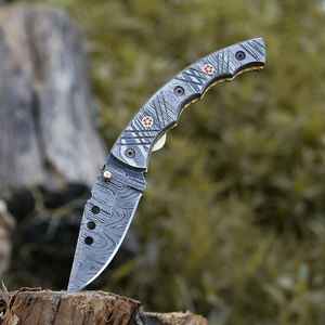Hermoso Cuchillo Plegable de Acero de Damasco Hecho a Mano de Primera Calidad, Cuchillo de Acero de Damasco Personalizado de Grado Industrial para Campamento al Aire Libre con Funda Personalizada - Product Image 2