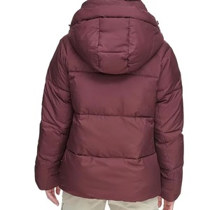 Chaqueta de Invierno Acolchada Color Borgoña para Mujer, con Capucha, Cierre de Cremallera, Manga Larga, Relleno Grueso de Poliéster, Largo Regular - Product Image 3
