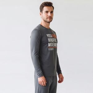 T-shirt de yoga à manches longues pour homme, personnalisé OEM, séchage rapide, coupe ajustée, haut d'entraînement en tricot Spandex Polyester, sous-vêtement technique pour homme - Product Image 3