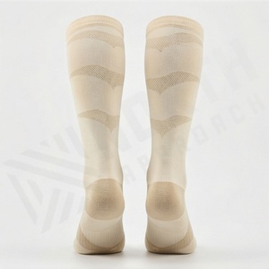 Chaussettes de compression à coussin léger, marque privée, hauteur genou, en nylon, couleur personnalisée, respirantes, pour l'entraînement sportif et la performance athlétique - Product Image 2