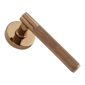 Juego de manillas modernas de latón macizo moleteado para puerta, con rosa redonda, acabado PVD en oro, oro rosa, acero inoxidable mate, AB mate negro, y juego de cerradura de palanca interior. - Product Image 4