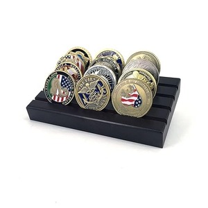 Présentoir personnalisé pour grandes pièces commémoratives avec support en bois pour vitrine d'exposition - Product Image 4