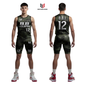 Ensemble Maillot de Basketball Camouflage Vert Sans Manches et Short de Compression avec Numéro pour Homme – Tenue d'Entraînement Athlétique Camo - Product Image 1