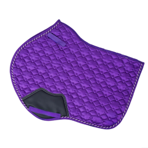 Tapis de selle matelassé en satin pour cheval avec bonnet d'oreille assorti |   Ensemble de tapis de selle de luxe en satin violet pour chevaux de dressage et de saut d'obstacles - Product Image 3