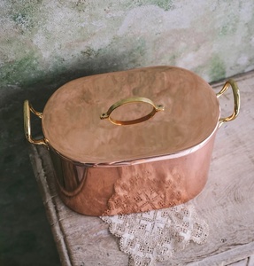 Caja de Pan de Cobre con Tapa Abatible y Diseño de Ventilación para Encimera de Cocina, Almacenamiento de Pan y Productos de Panadería - Product Image 3