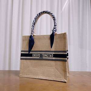 Sac de shopping en jute tendance avec logo personnalisé imprimé pour l'emballage de détail moderne - Product Image 3