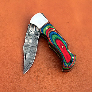 Navaja de bolsillo de Damasco con construcción de acero de calidad, navaja plegable de acero de Damasco con mango artístico, hecha a mano - Product Image 3