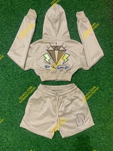 Ensemble 3 pièces sportif jaune pour femme Daily Dose : crop top, short et sweat à capuche à manches courtes en polyester tricoté élastique, décontracté, au-dessus du genou - Product Image 3