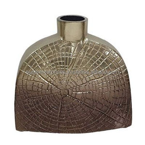 Elegante Florero Metálico para Decoración del Hogar y Presentación Floral Contemporánea - Product Image 2