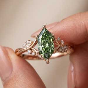 Anillo Floral con Diseño de Hoja, Diamante Verde Corte Marquesa de 3.01CT, Cultivado en Laboratorio, Oro Sólido de 14K, Joyería Fina, Regalo de Compromiso o Propuesta para Ella - Product Image 3