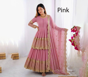Conjunto de Fiesta: Top y Lehenga de Georgette con Bordado de Lentejuelas y Zari, con Borde de Lentejuelas de Georgette Sintética - Product Image 1
