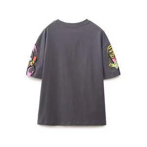 T-shirt court ajusté en coton respirant pour femme, col rond, design personnalisé, pour un look actif et tendance, motif imprimé - Product Image 2