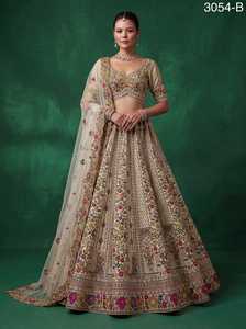 Lehenga Choli Royalty de The Meadow pour mariage - Style traditionnel réversible et protection solaire par Rivaayat House - Product Image 2