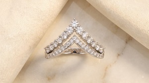 Bague Chevron Double Rangée en Or Jaune Massif 14K avec Diamant de Laboratoire en Forme de V, Cadeau d'Anniversaire de Mariage, Personnalisable OEM ODM - Product Image 3