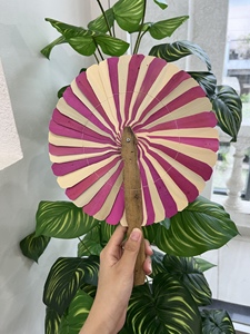 Éventail à main en feuille de coco, éventail à main en feuille de palmier naturel, artisanat coloré tissé à la main pour la décoration d'événements, provenant du Vietnam, éventail en feuille de coco - Product Image 3