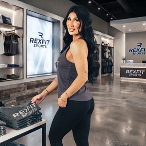 เสื้อกล้ามออกกำลังกายผู้หญิง REXFITSPORTS 2026 รุ่นใหม่ โลโก้สั่งทำพิเศษ เสื้อฟิตเนสแขนกุด ระบายอากาศได้ดี เหมาะสำหรับออกกำลังกาย วิ่ง โยคะ - Product Image 4
