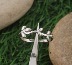 Bague en argent sterling 925 sertie de feuilles et de branches d'olivier pour femmes, minimaliste, réglable, bijoux fins, cadeau de fête et d'anniversaire - Product Image 3