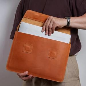 ซองใส่แล็ปท็อปหนังวัวแท้ ขนาด 14 นิ้ว รุ่นวินเทจ แนวตั้ง/แนวนอน ทนทาน เหมาะสำหรับธุรกิจ รุ่น LS-0222 - Product Image 3