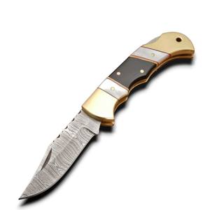 Couteau pliant de luxe en acier Damas avec manche en corne de taureau exotique, couteau tactique professionnel EDC pour le camping et la chasse, vente en gros - Product Image 1