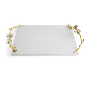 Plateau de service rectangulaire blanc en marbre naturel, design moderne, écologique, pour mariage, avec poignées en métal doré à motif floral, fait main - Product Image 4