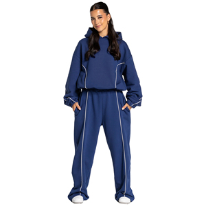 Ensemble de survêtement tendance pour femme, bleu marine, à capuche, coupe ample, longueur intégrale, couleur unie, poches latérales, 100% coton, avec passepoil. - Product Image 1