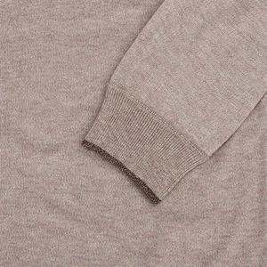 La <span class=keywords><strong>felpa</strong></span> <span class=keywords><strong>in</strong></span> maglia da uomo viene fornita <span class=keywords><strong>con</strong></span> un girocollo, orlo a coste e polsini <span class=keywords><strong>con</strong></span> maniche mentre i polsini e la <span class=keywords><strong>vita</strong></span> elasticizzati a coste - Product Image 5