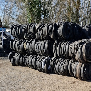 Déchets de pneus d'occasion disponibles pour le traitement du caoutchouc avec récupération de fil d'acier, adaptés au broyage, à la granulation et au recyclage - Product Image 6