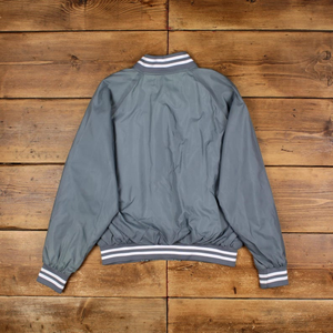 Chaqueta Varsity Gris para Hombre de la Marca Fire Athlete, con Logotipo Bordado, Cuello Camisero, Corte Regular, Ropa Casual de Otoño - Product Image 4